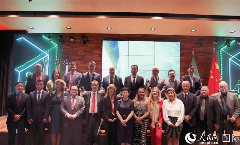 與會(huì)嘉賓合影留念。人民網(wǎng)記者 時(shí)元皓攝