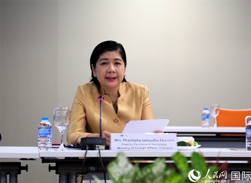 泰國外交部副次長潘提帕作主旨發(fā)言。人民網(wǎng)記者 白元琪攝