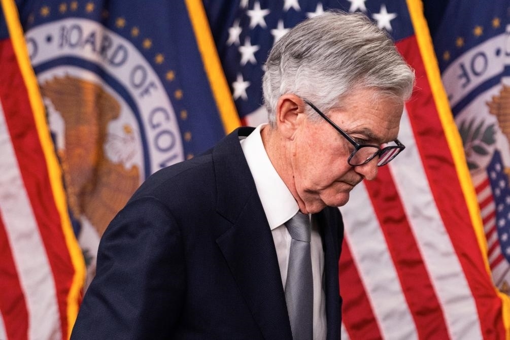 11月1日，美國(guó)聯(lián)邦儲(chǔ)備委員會(huì)主席鮑威爾在華盛頓出席記者會(huì)。新華社發(fā)（亞倫攝）