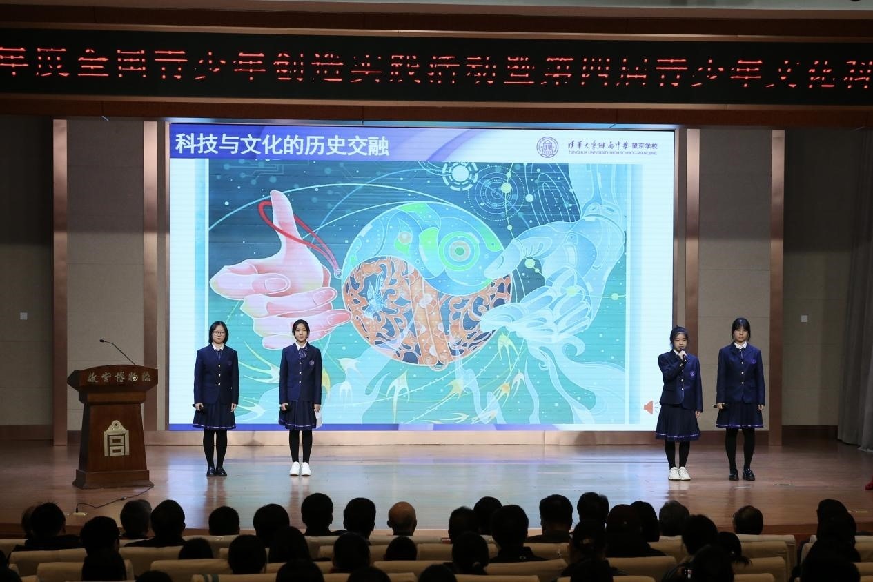 學(xué)生展示作品。主辦方供圖