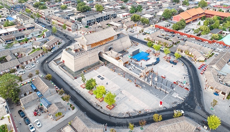 2022年9月8日，航拍河北正定古城陽(yáng)和樓與正定歷史文化街。