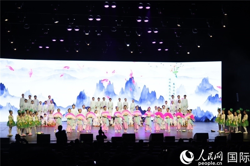 《四季詩韻》童聲詩朗誦表演。人民網(wǎng)記者 任皓宇攝
