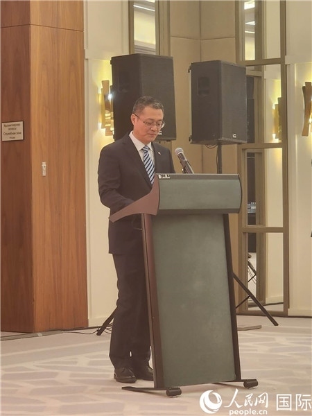 中國駐哈大使館公使銜參贊蘇予致辭。人民網記者 李強攝