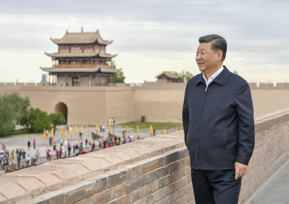 2019年8月20日上午，習(xí)近平來到嘉峪關(guān)關(guān)城，登上城樓察看關(guān)城整體面貌，聽取河西走廊長城、關(guān)隘歷史文化情況介紹。新華社記者 謝環(huán)馳 攝