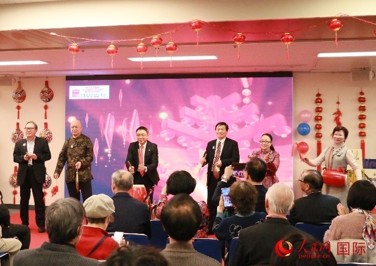 打擊樂合奏《春節(jié)序曲》。人民網(wǎng) 許可攝