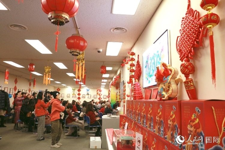 現(xiàn)場(chǎng)洋溢著濃郁的新春氛圍。人民網(wǎng) 許可攝