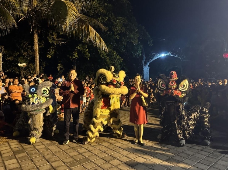 舞獅表演。巴陵康孔子學(xué)院供圖