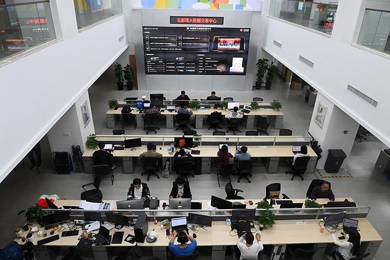 2023年12月12日，中國－東盟信息港股份有限公司員工在工作中。