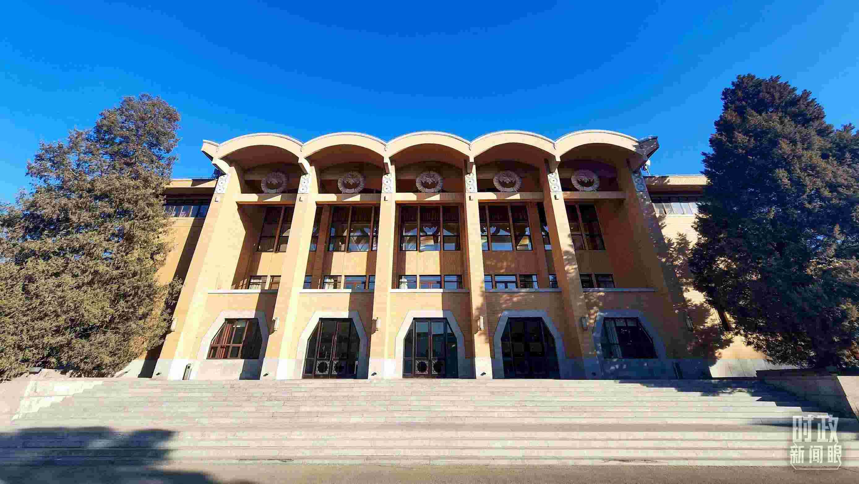 △2024年春季學(xué)期中央黨校（國家行政學(xué)院）中青年干部培訓(xùn)班3月1日上午在中央黨校開班。（總臺央視記者劉琦拍攝）