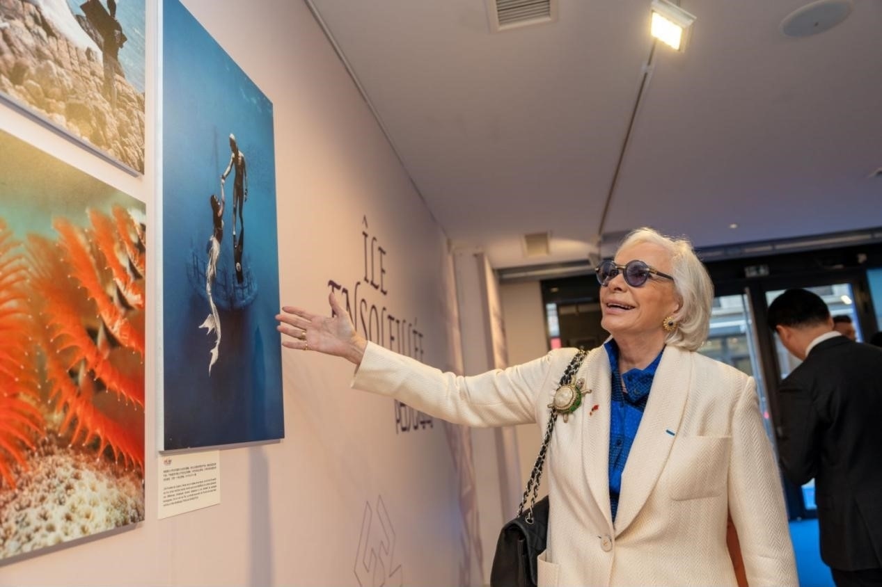 世界旅游組織特別顧問瑪麗-皮埃爾·布歇-奧利耶觀看活動現(xiàn)場圖片展覽?；顒又鬓k方供圖