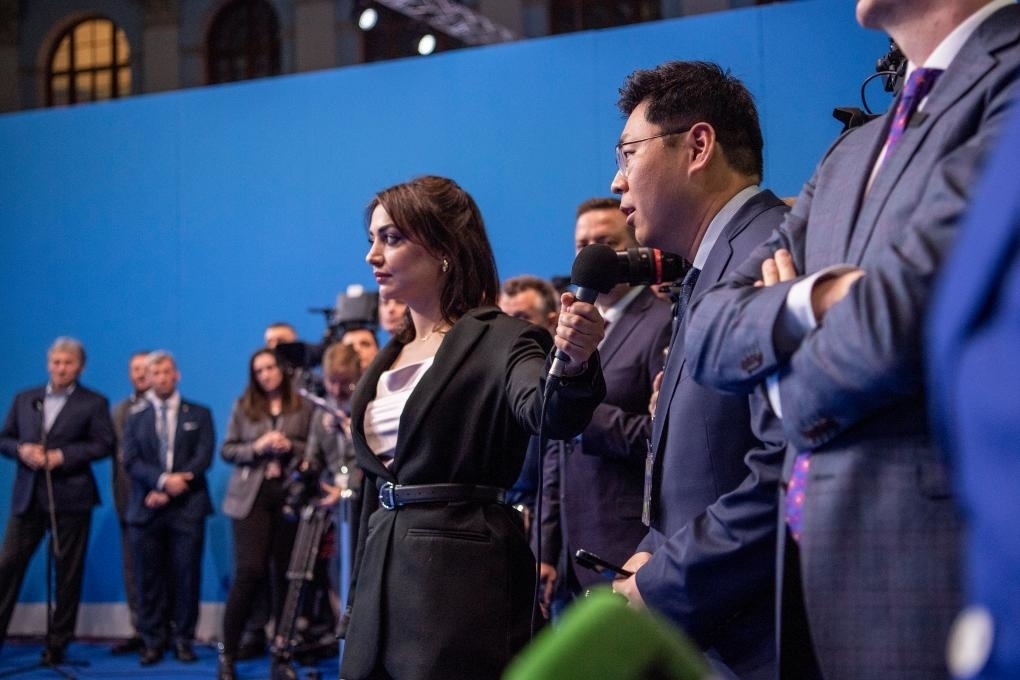 3月18日，在俄羅斯首都莫斯科，新華社記者向俄總統(tǒng)普京提問。新華社記者曹陽攝