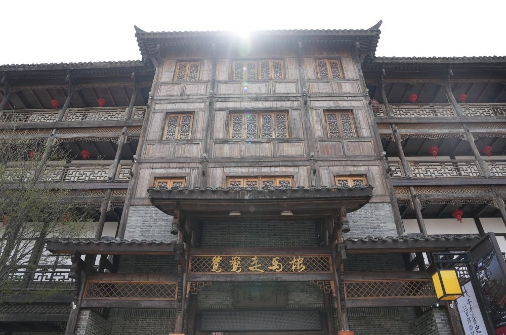 河街上的中國古代戲樓結構建筑——鴛鴦走馬樓