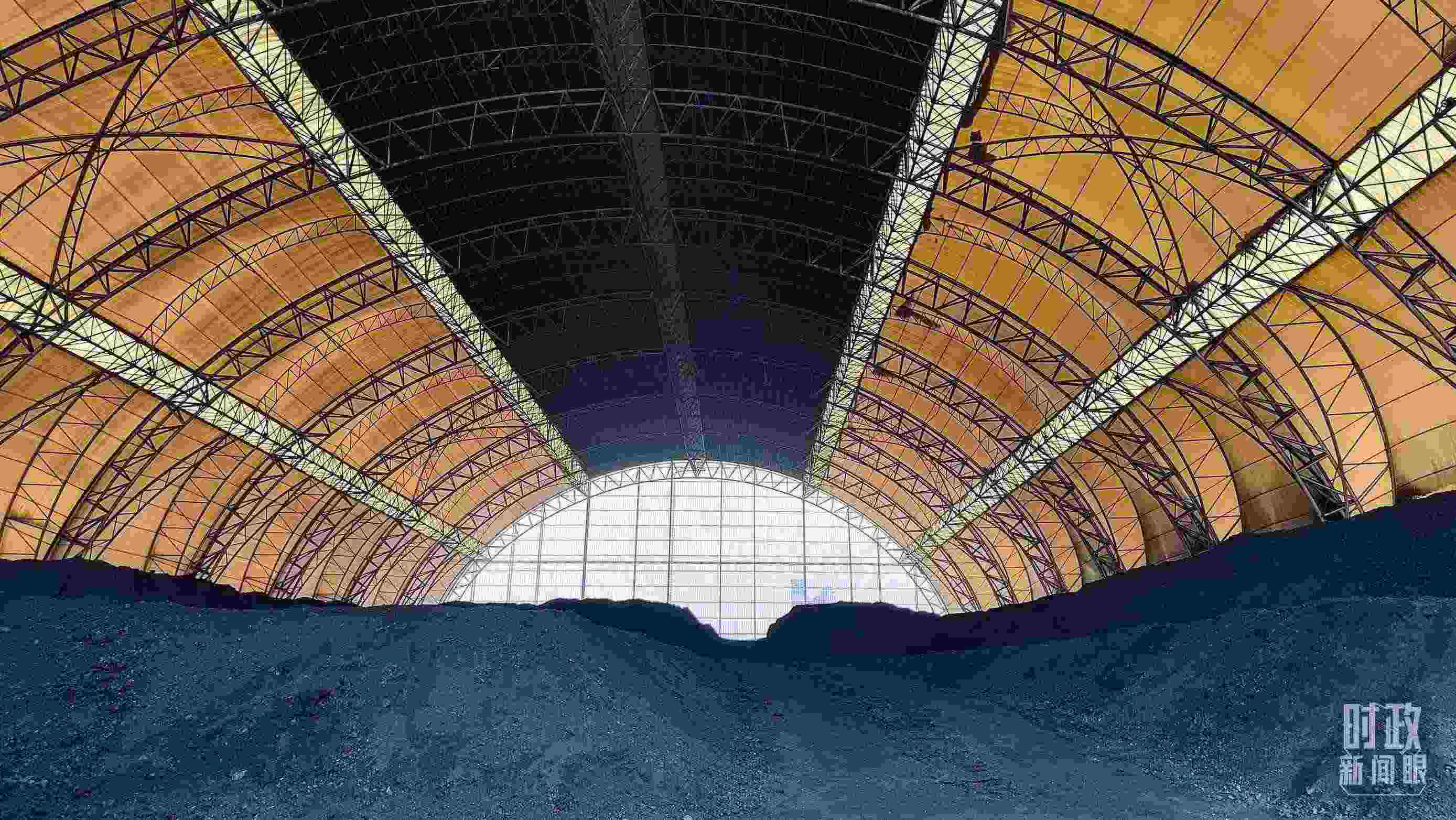 山西瑞光熱電有限責任公司儲煤場。2022年1月，習近平來到這里察看煤場儲煤情況。（總臺央視記者楊立峰拍攝）