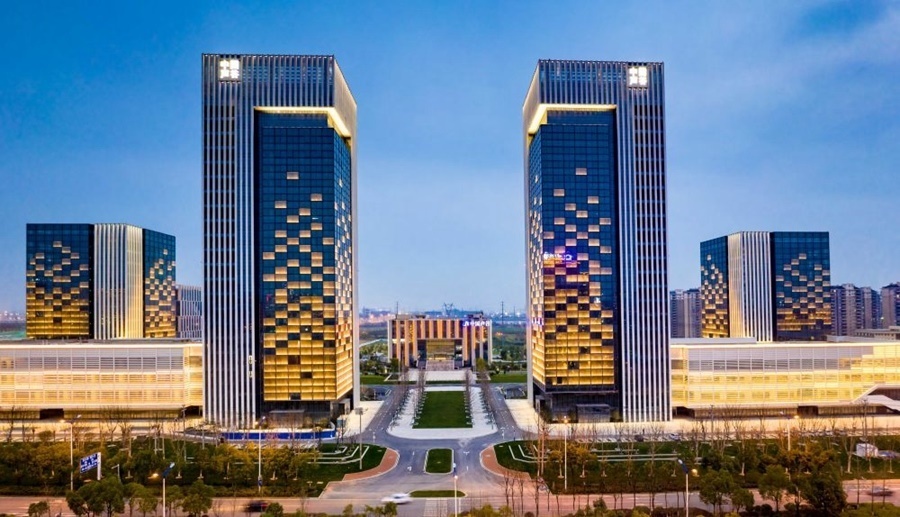 這是2019年3月13日拍攝的位于安徽合肥的中國聲谷產業(yè)園（無人機照片）。截至2024年，中國聲谷入駐企業(yè)超過2000戶，年產值超過2000億元，形成以智能語音及人工智能產業(yè)為核心的新一代信息技術產業(yè)集群。