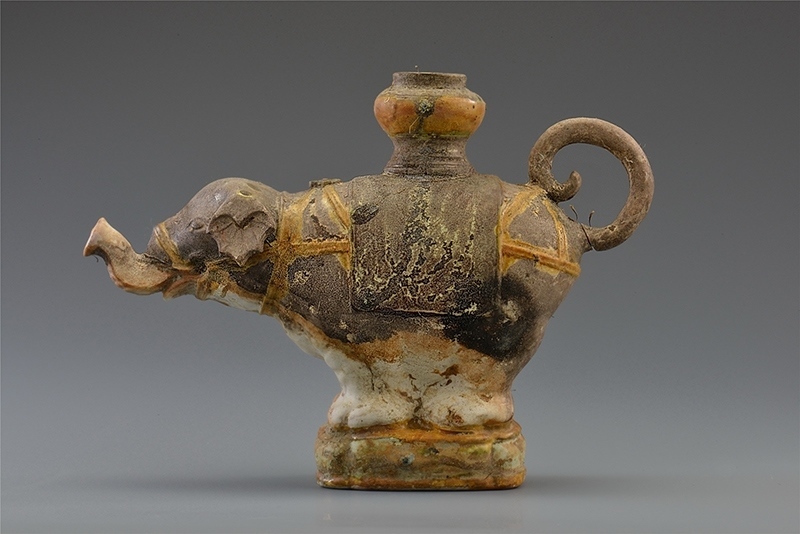 一號(hào)沉船出水的三彩象形持壺。中國文物報(bào)社供圖