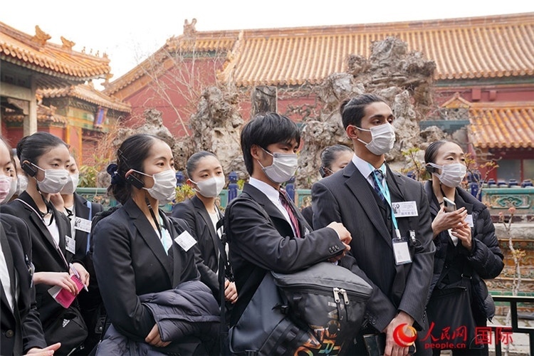 松山芭蕾舞團(tuán)青年代表團(tuán)在故宮參觀。人民網(wǎng)記者 張麗婭攝