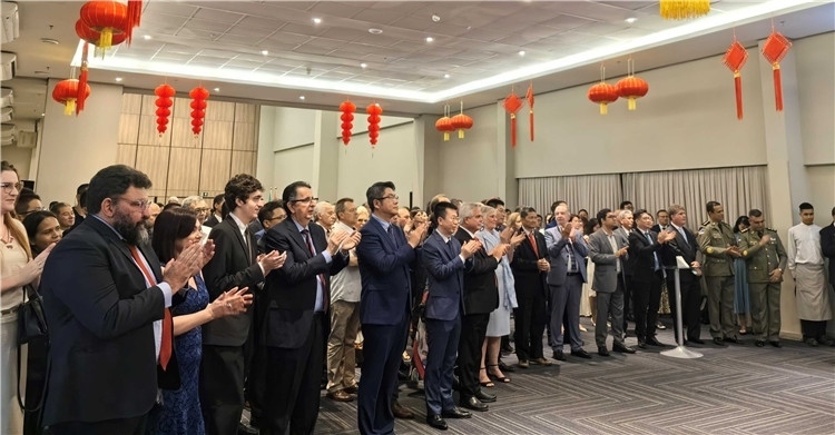 當(dāng)?shù)貢r間3月27日，中國駐累西腓新任總領(lǐng)事蘭和平舉行到任招待會。圖為招待會現(xiàn)場。中國駐累西腓總領(lǐng)事館供圖