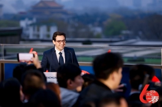 4月1日，法國(guó)外長(zhǎng)塞茹爾內(nèi)出席第18屆“中法文化之春”藝術(shù)節(jié)開幕式。圖片來(lái)源：法國(guó)駐華大使館