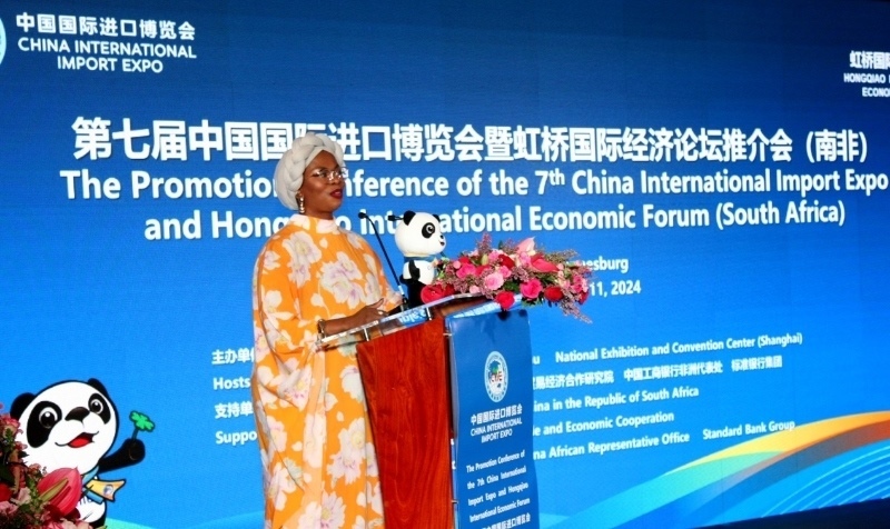 南非貿(mào)易、工業(yè)和競(jìng)爭(zhēng)部出口促進(jìn)司副總司長(zhǎng)馬塔博格致辭。（圖片來(lái)源：中國(guó)國(guó)際進(jìn)口博覽會(huì)官微）