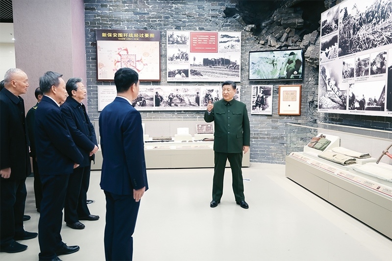 2024年2月1日至2日，中共中央總書(shū)記、國(guó)家主席、中央軍委主席習(xí)近平來(lái)到天津，看望慰問(wèn)基層干部群眾。這是2日上午，習(xí)近平在平津戰(zhàn)役紀(jì)念館考察。 新華社記者 鞠鵬/攝