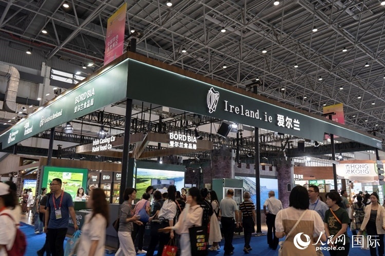 第四屆中國國際消費品博覽會愛爾蘭國家館。人民網(wǎng) 常沙攝
