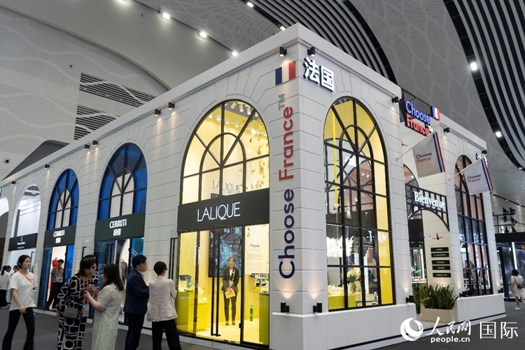 第四屆中國國際消費品博覽會法國國家館。人民網(wǎng) 常沙攝