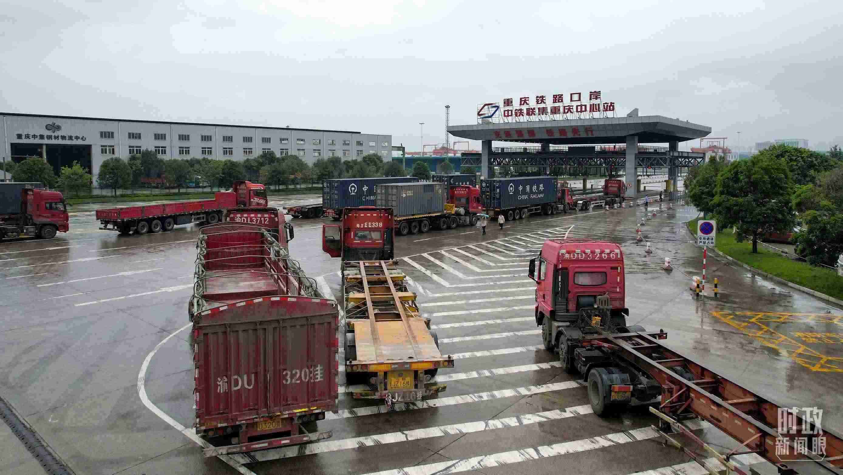 △重慶鐵路口岸中鐵聯(lián)集重慶中心站。（總臺記者于濱拍攝）