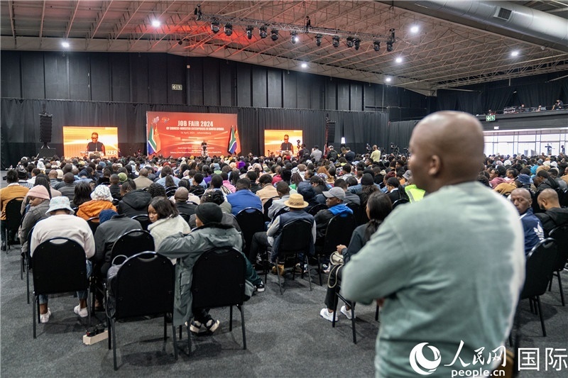 2024年中資企業(yè)招聘大會現(xiàn)場。 人民網(wǎng) 希拉茲攝