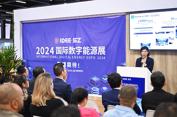當(dāng)?shù)貢r間4月26日，深圳市發(fā)展和改革委員會主任郭子平在巴西圣保羅國際工程機械及礦山機械展上，對將于今年下半年在深圳市舉辦的2024國際數(shù)字能源展進行了專題推介。 2024國際數(shù)字能源展組委會供圖