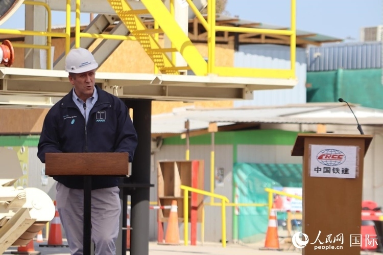 智利交通與電信部部長胡安·卡洛斯·穆尼奧斯在儀式上為盾構(gòu)機進行命名，并宣布盾構(gòu)始發(fā)。陳露明攝