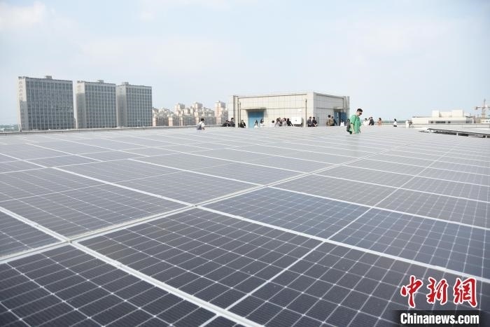 圖為中原人工智能計算中心的光伏項目。王宇攝