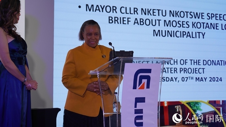 摩西科塔恩市市長恩克圖·恩科茨韋致辭。人民網(wǎng) 張茜攝