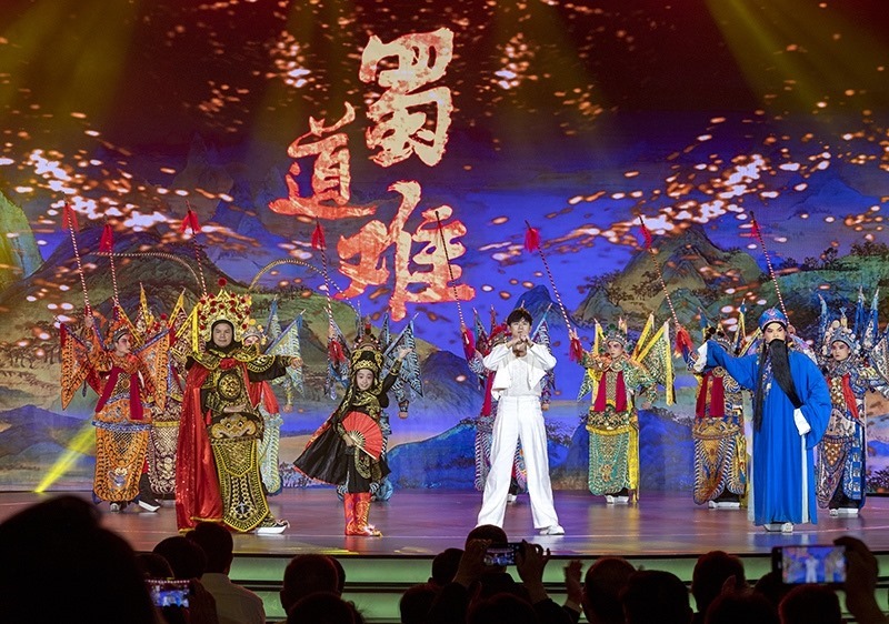 2023年10月13日，成都，“把青春華章寫在祖國大地上”大思政課網(wǎng)絡(luò)主題宣傳和互動引導(dǎo)活動在四川大學(xué)舉行。