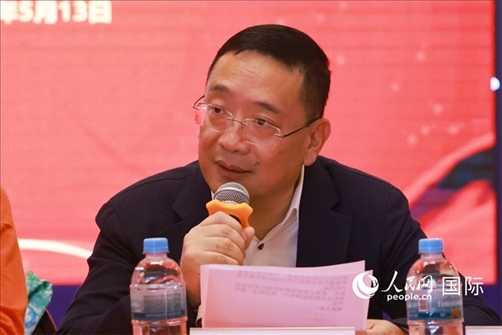 巴西文協(xié)主席上官建峰在座談會(huì)上致辭。人民網(wǎng)記者 陳海琪攝