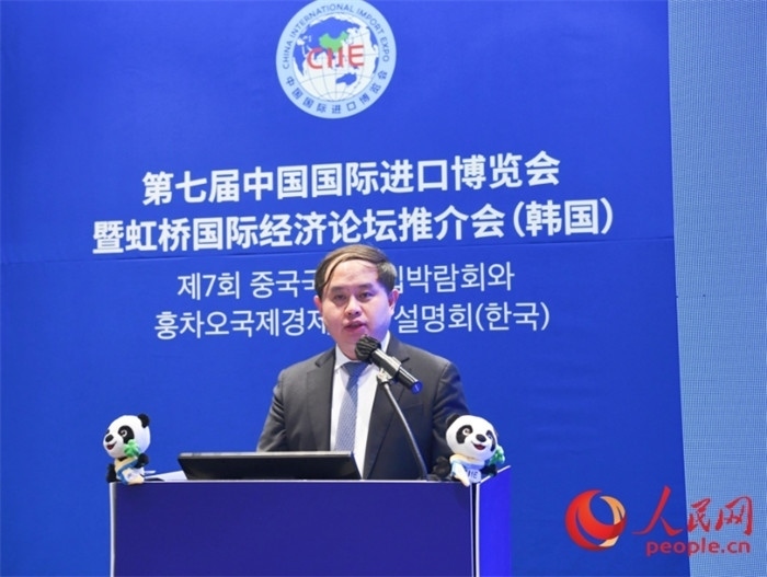 中國銀行首爾分行副行長褚?guī)h發(fā)言。人民網(wǎng) 程安康攝