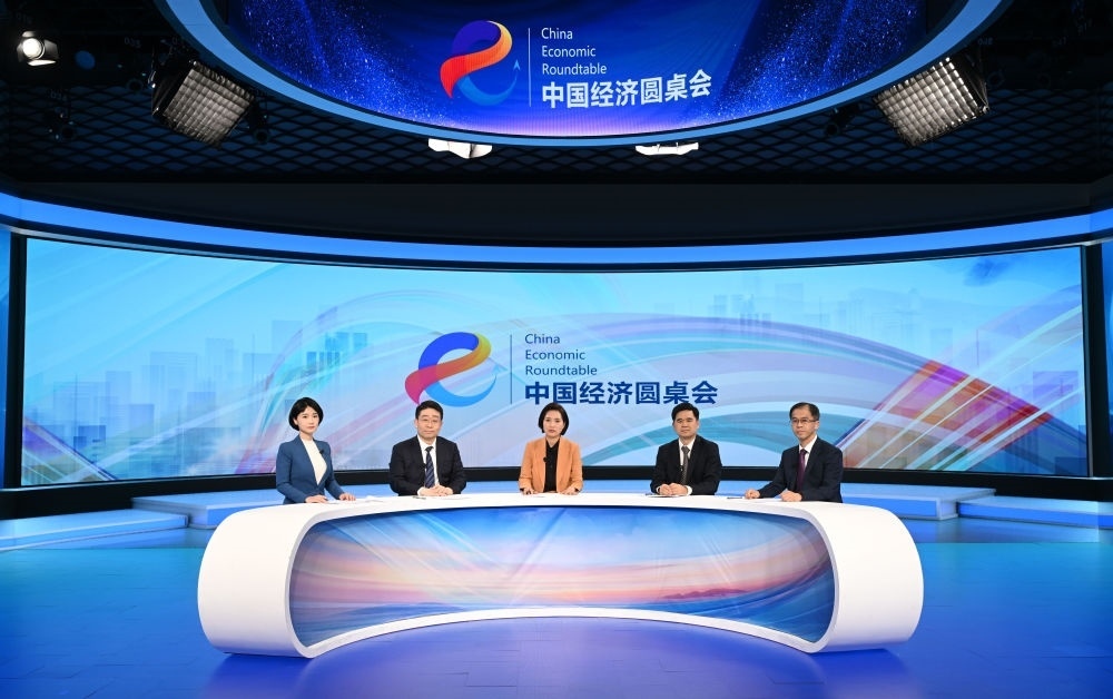 這是“中國經(jīng)濟(jì)圓桌會(huì)”錄制現(xiàn)場。新華社記者 金良快 攝
