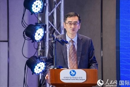 曼谷中國文化中心兼中國駐曼谷旅游辦事處主任闕小華發(fā)表演講。（普拉維攝）