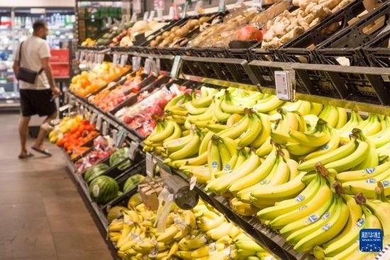 5月24日，顧客在德國柏林一家超市購物。新華社記者 任鵬飛 攝