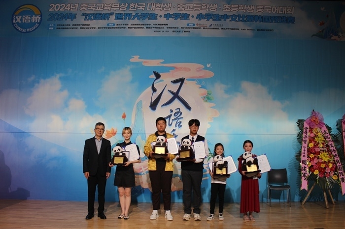 各組別的冠軍獲得者們合影留念。