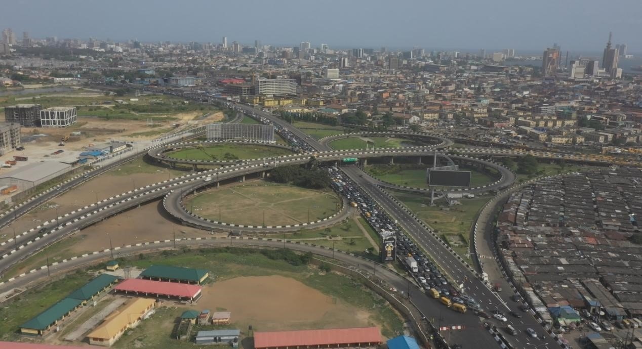 新修復(fù)的尼日利亞拉各斯三號(hào)橋鳥(niǎo)瞰圖。中國(guó)土木尼日利亞有限公司供圖