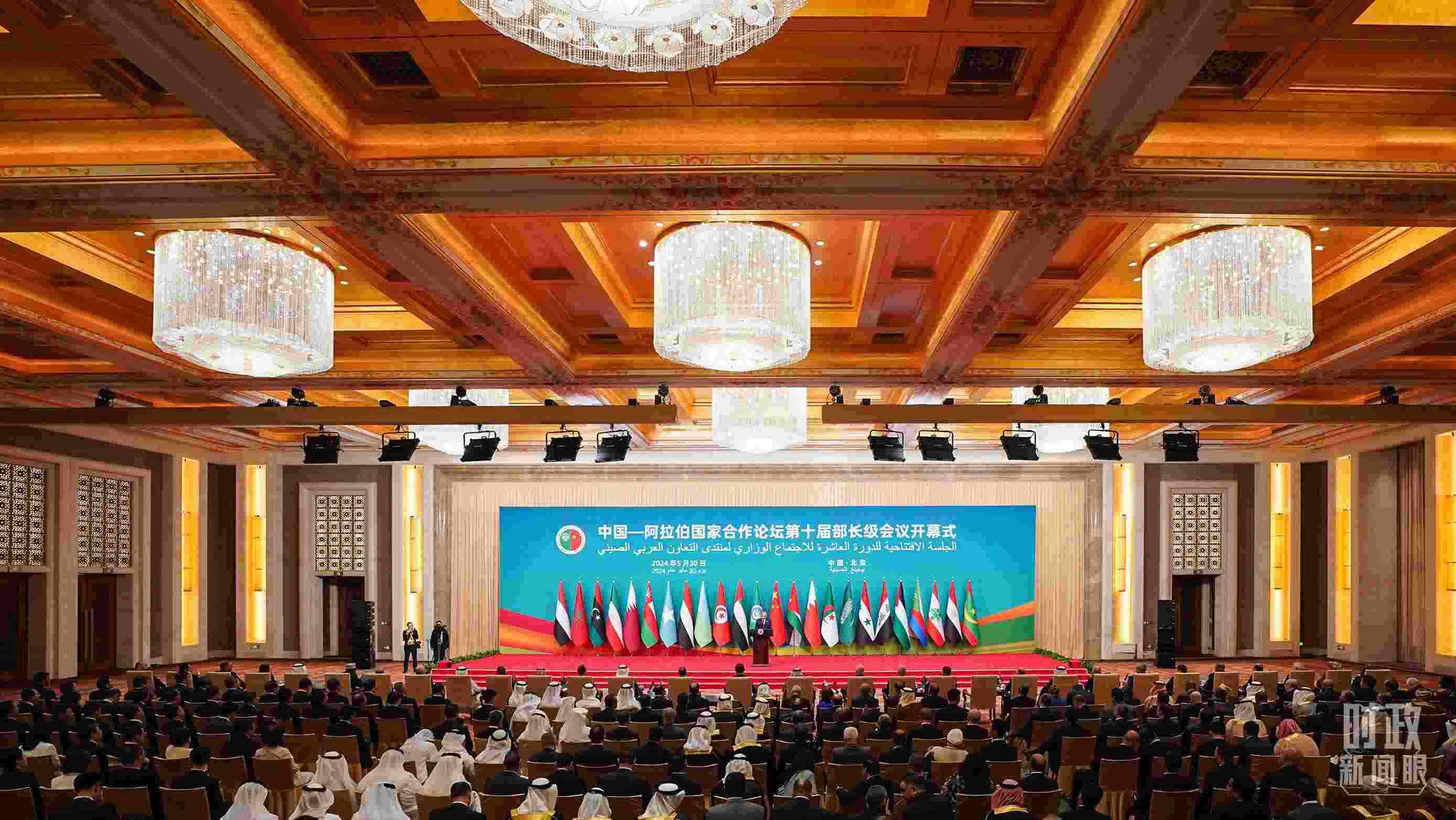 △5月30日開(kāi)幕式現(xiàn)場(chǎng)，阿盟秘書(shū)長(zhǎng)蓋特在致辭。（總臺(tái)國(guó)廣記者李晉拍攝）