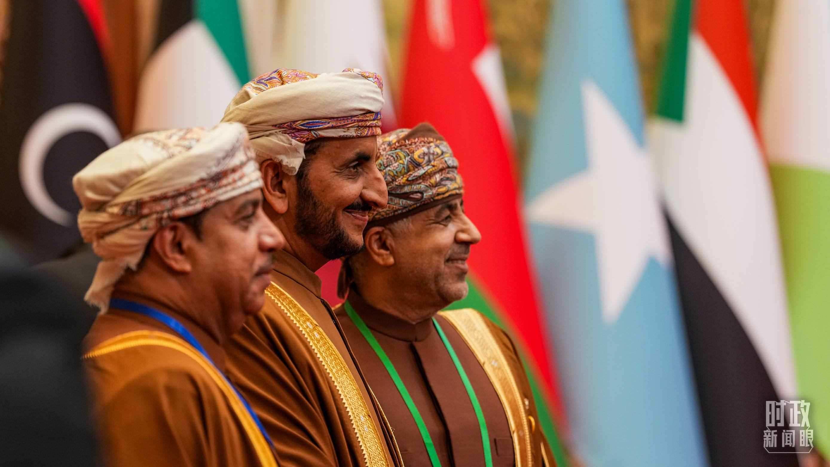 △與會(huì)代表在現(xiàn)場(chǎng)合影留念。（總臺(tái)國(guó)廣記者李晉拍攝）