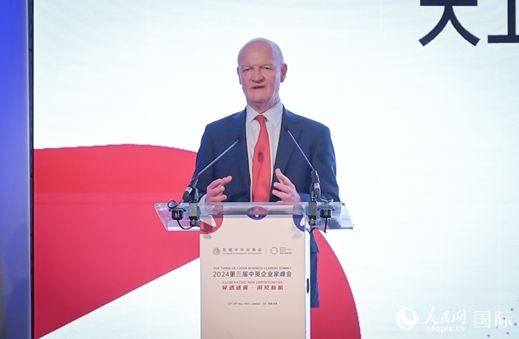 英國前負(fù)責(zé)大學(xué)與科研事務(wù)的國務(wù)大臣、英國皇家學(xué)會院士大衛(wèi)·威利茨致辭。人民網(wǎng) 郭錦標(biāo)攝