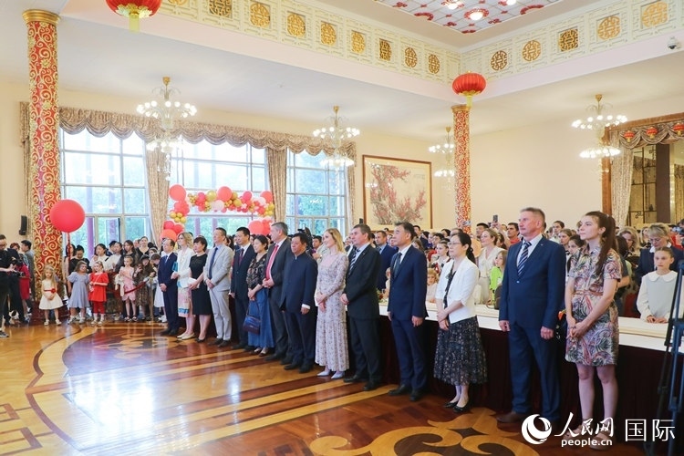 中國駐俄羅斯使館“六·一”兒童節(jié)大型招待會活動現(xiàn)場。人民網(wǎng)記者 隋鑫攝