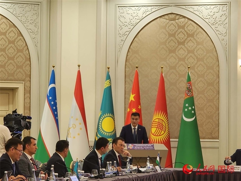 中國駐烏茲別克斯坦大使于駿致辭。人民網(wǎng)記者 李強(qiáng)攝