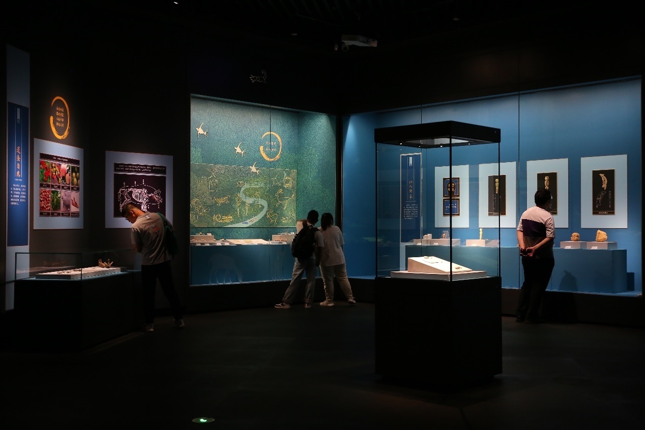 觀眾正在參觀展覽。國家文物局供圖