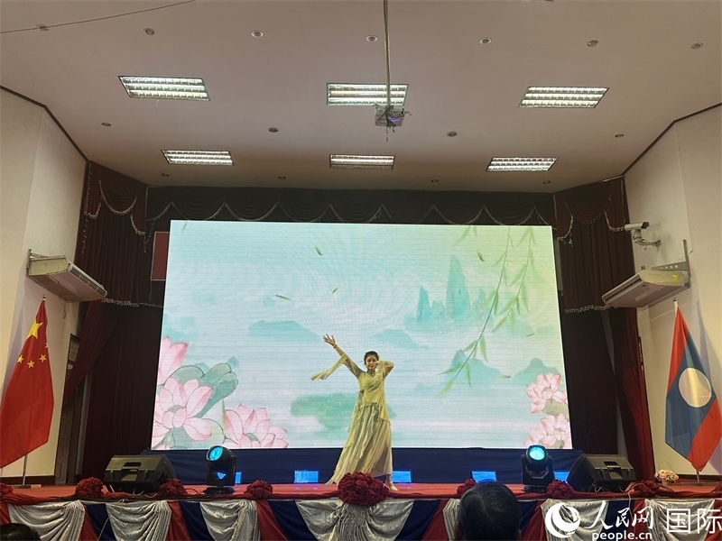 圖片：老撾選手參加第二十三屆漢語橋世界大學(xué)生中文比賽老撾賽區(qū)決賽。孫廣勇攝