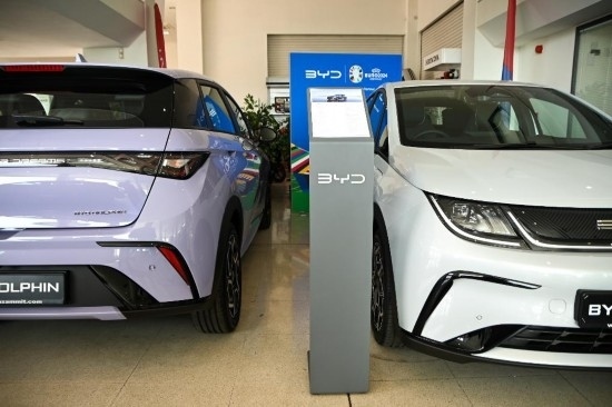 這是5月29日在馬耳他比爾基卡拉拍攝的展示廳里的比亞迪純電動汽車。新華社發(fā)（喬納森·博格 攝）