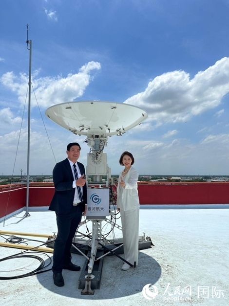 中泰兩國(guó)校企合作共贏。左為馬漢科理工大學(xué)校長(zhǎng)帕納威·普卡亞多，右為銀河航天聯(lián)合創(chuàng)始人劉暢。人民網(wǎng)記者 簡(jiǎn)承淵攝