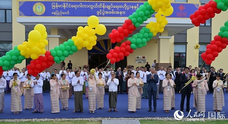嘉賓共同為項目竣工剪彩。人民網(wǎng)記者 謝佳君攝